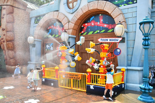 路面電車「ジョリートロリー」の車庫/東京ディズニーランド(千葉県/舞浜市)