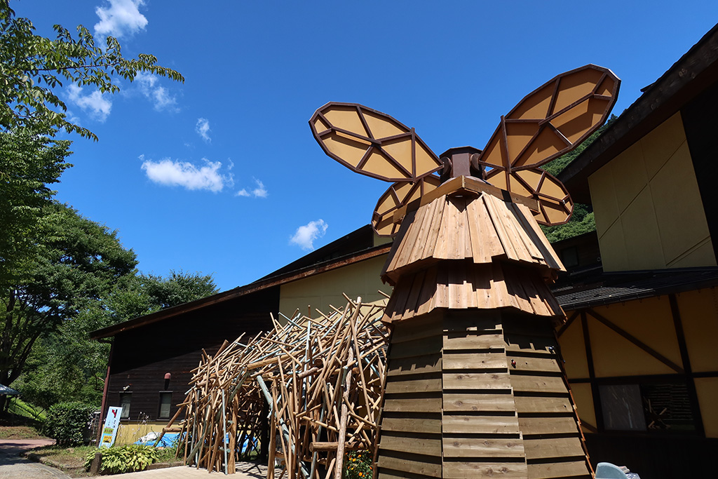 本館の風車/ミューの森(山梨県/上野原市)