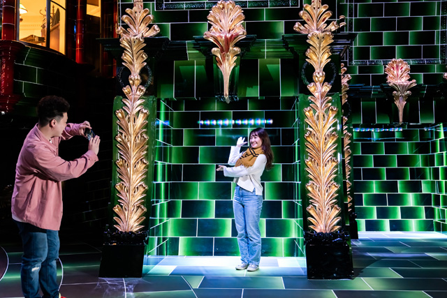 暖炉に入って魔法を再現しながら写真や動画を撮影できます/ワーナー ブラザース スタジオツアー東京 - メイキング・オブ・ハリー・ポッター(東京都/練馬区)