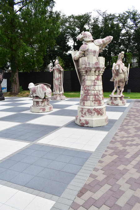 『ハリー・ポッターと賢者の石』で印象的な魔法使いのチェスの駒も展示/ワーナー ブラザース スタジオツアー東京 - メイキング・オブ・ハリー・ポッター(東京都/練馬区)