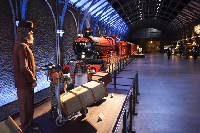 ホグワーツ特急とホームのほかショップなどもある広いスペース/ワーナー ブラザース スタジオツアー東京 - メイキング・オブ・ハリー・ポッター(東京都/練馬区)