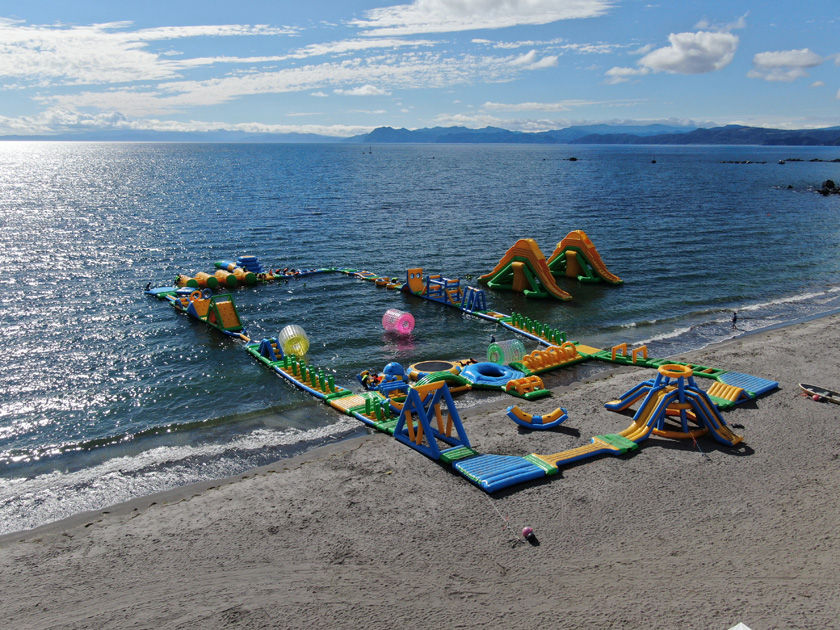 アスレチック全景/USUマリンアスレチックアトゥイ(有珠海水浴場/北海道伊達市)