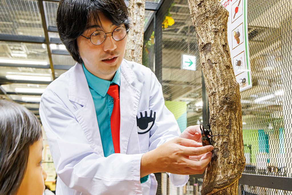 昆虫芸人・堀川ランプさん/東京ジョイポリス＆イベント会場「カブト・クワガタふれあいの森」（東京都/港区）