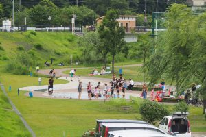 横浜市・境川遊水地公園で水遊びや自然観察!噴水広場やせせらぎ水路が大人気