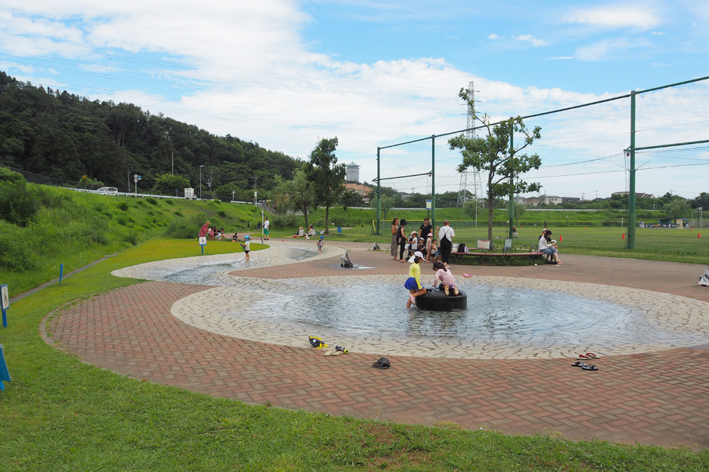噴水広場とせせらぎ水路/境川遊水地公園(神奈川県/横浜市)