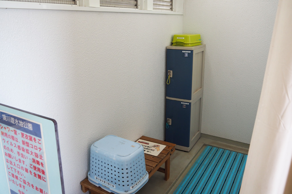 更衣室は通年利用でき、コインロッカーも設置されています/境川遊水地公園(神奈川県/横浜市)