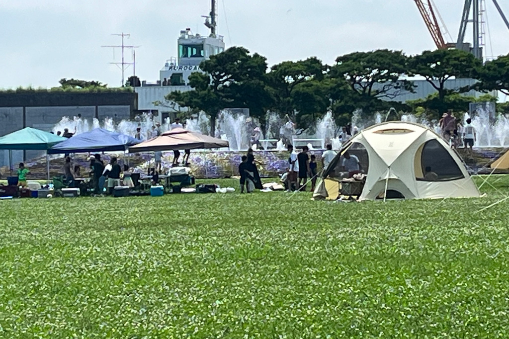 勢いよく噴き出す水に子どもたちも大はしゃぎ/うみかぜ公園(神奈川県/横須賀市)