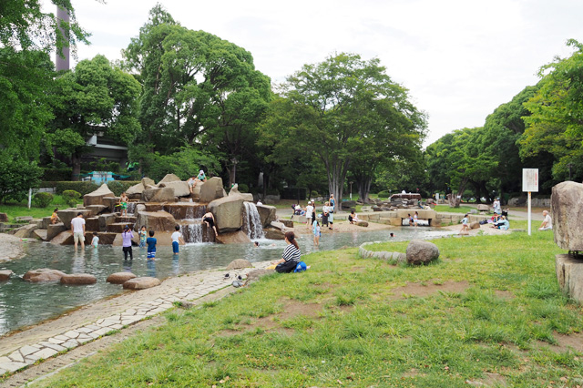 水遊びができる「流れの広場」／平塚市総合公園（神奈川県／平塚市）