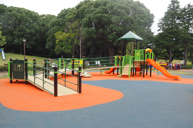 入り口がスロープになっています／平塚市総合公園（神奈川県／平塚市）