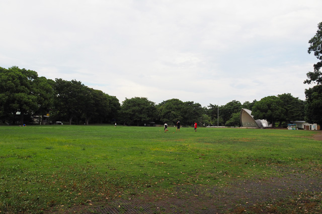 野外ステージも設けられた芝生広場「平塚のはらっぱ」／平塚市総合公園（神奈川県／平塚市）