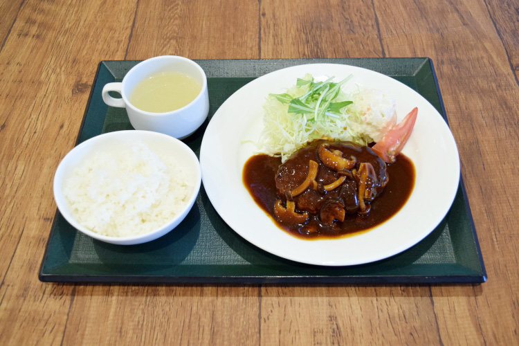 森の洋食 グリルみんぱく「ハンバーグステーキ定食」/国立民族学博物館（大阪府/吹田市）