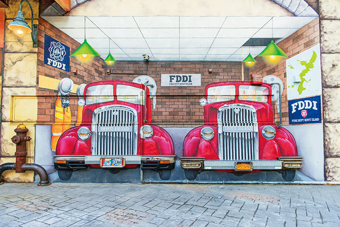 消防車のウォールアート/美浜アメリカンビレッジ（沖縄県／北谷町）