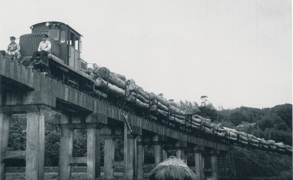 立岡桟道（機関車）