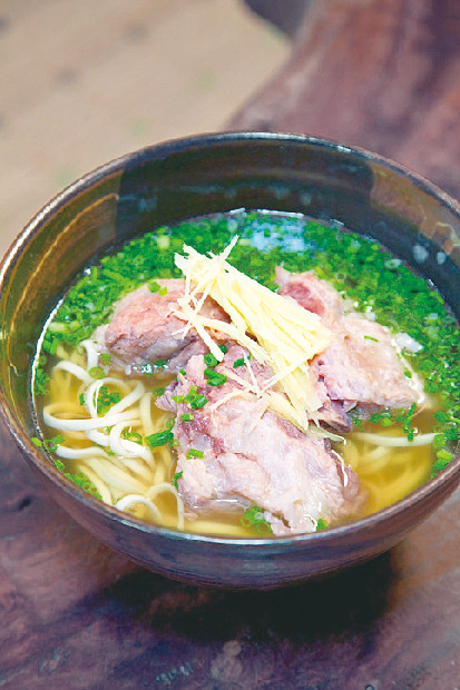 スペシャルそば/そば処 すーまぬめぇ（沖縄県／那覇市）