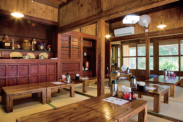 店内/沖縄そばと茶処 屋宜家（沖縄県／八重瀬町）