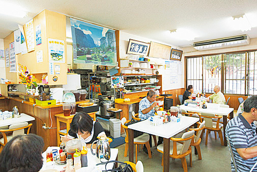 店内/高良食堂（沖縄県／那覇市）