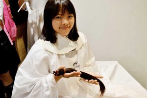 ヘアドネーション、医療用ウィッグとは？寄付した髪が患者さんに届くまで　小学生のワークショップ体験