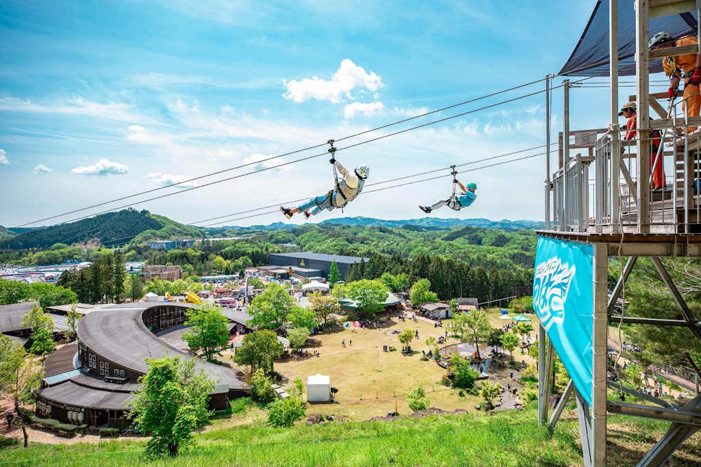 森とサーキットを結ぶ「メガジップラインつばさ」／モビリティリゾートもてぎ（栃木県／芳賀郡茂木町）
