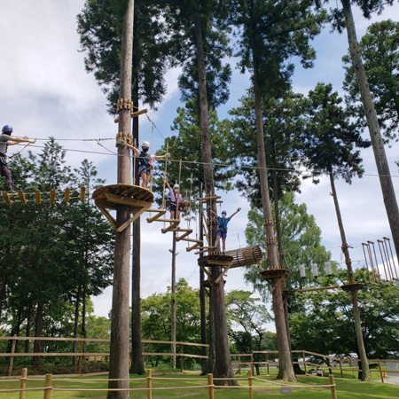 スリル満点の空中散歩は大人も子どももドキドキ！／58ロハスクラブ【WILD FOREST ONE】（栃木県／矢板市）