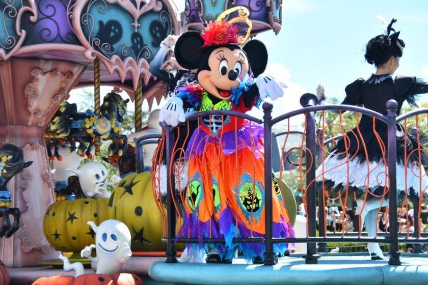 ミニーマウス｜ファンタジーランドがモチーフのフロート/東京ディズニーランド（千葉県/浦安市）