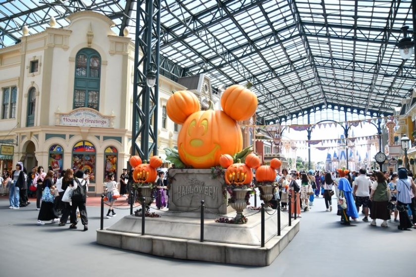 ミッキー型のカボチャのフォトロケーション/東京ディズニーランド(千葉県/舞浜市)