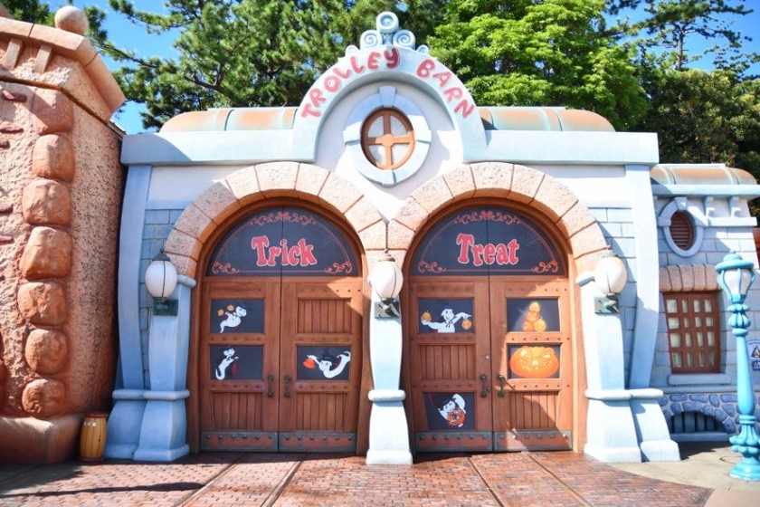 「ロジャー・ラビットのカートゥーンスピン」前のトロリーバーン/東京ディズニーランド(千葉県/舞浜市)