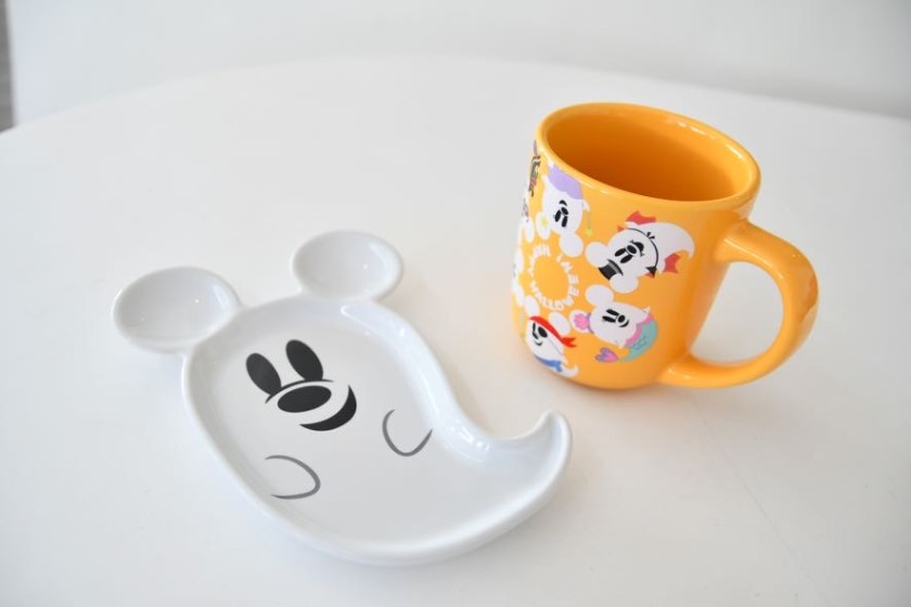 スーベニアプレートとスーベニアカップ/東京ディズニーランド(千葉県/舞浜市)