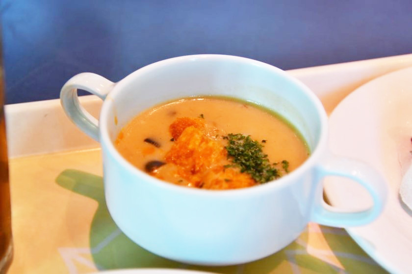 キノコとパンチェッタのクリームスープ｜ホライズンベイ・レストラン/東京ディズニーシー（千葉県/舞浜市）