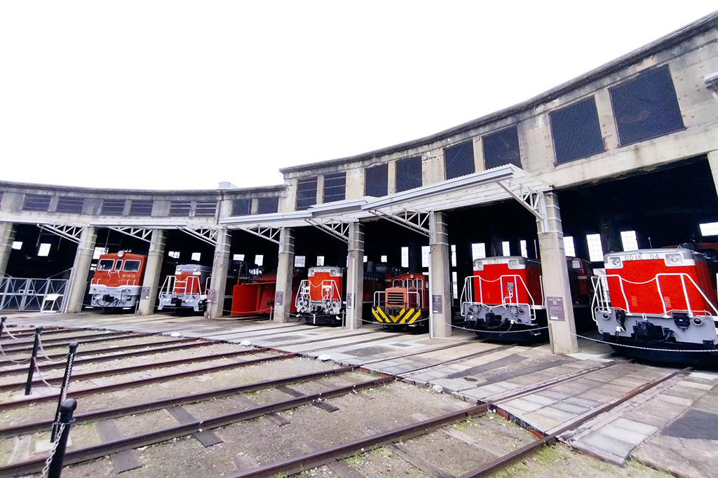 津山まなびの鉄道館で蒸気機関車「デゴイチ」や国内1台のディーゼル機関車を見よう