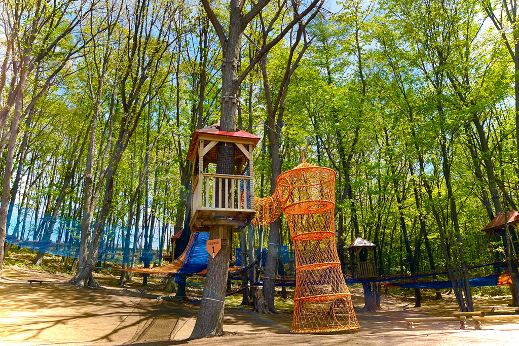 ネットを張り巡らせたネットコース/札幌アスレチックパーク(北海道/札幌市豊平区)
