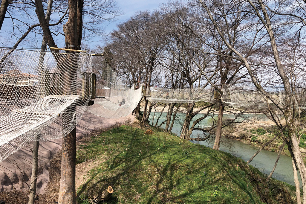 ネット遊具でバランス感覚が試せる/湯の華冒険の森(岐阜県/可児市)