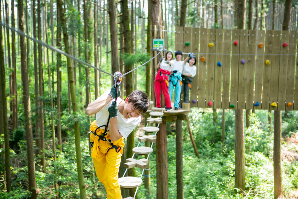 大自然にチャレンジする本格的なアスレチック/フォレストアドベンチャー・湯の山(三重県/三重郡菰野町)