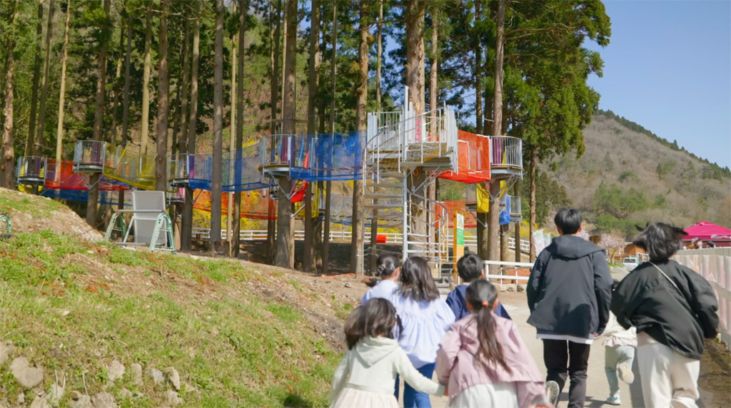 バランス感覚とチャレンジ精神が鍛えられるアスレチック／神崎農村公園ヨーデルの森（兵庫県／神崎郡神河町）