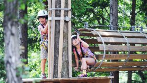 関西のアスレチックまとめ！空中コースやジップライン、公園の無料大型遊具も