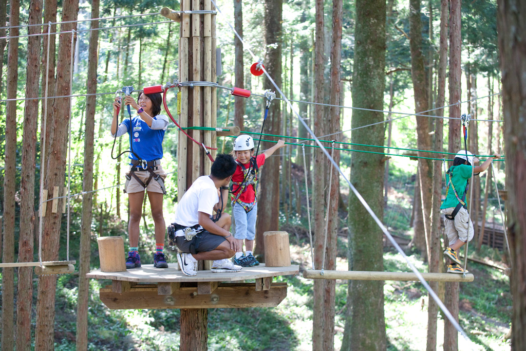 小さな子どもも楽しめるキャノピーコース／フォレストアドベンチャー奥神鍋（兵庫県／豊岡市）