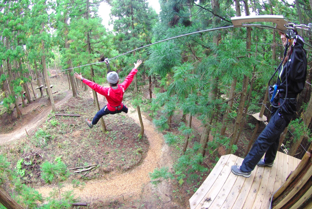 高さ10ｍから飛び出すジップスライド／フォレストアドベンチャー奥神鍋（兵庫県／豊岡市）