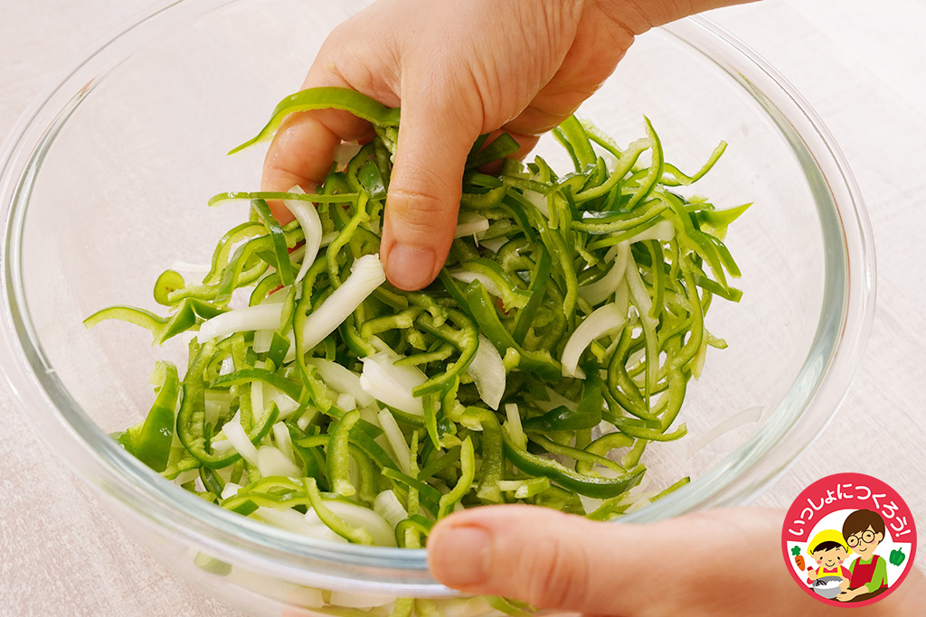 ピーマンと玉ねぎのチーズおやきの作り方②-1/子どもが苦手な野菜レシピ