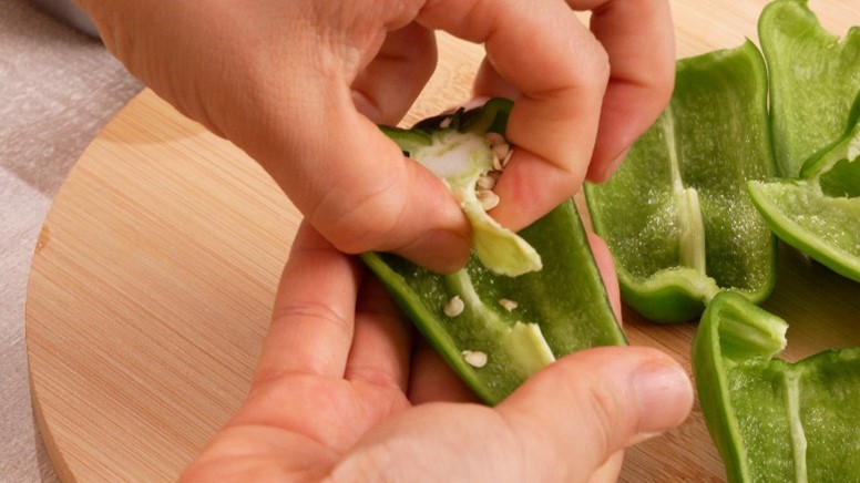 ピーマンと玉ねぎのチーズおやきの作り方①-2/子どもが苦手な野菜レシピ