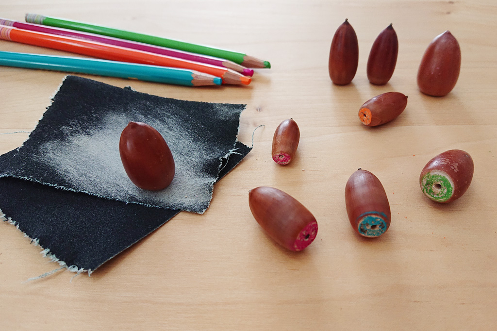 マテバシイは穴をあける前に少し紙やすりをかけるのもおすすめ