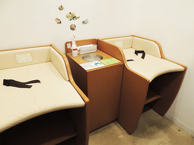 授乳室にあるベビーシート/ハウステンボス「光の街のクリスマス」（長崎県/佐世保市）