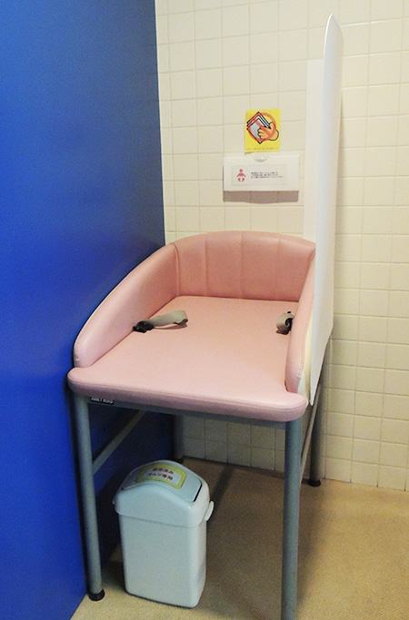 トイレ内のベビーシート/ハウステンボス「光の街のクリスマス」（長崎県/佐世保市）