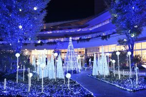 神奈川・テラスモール湘南でイルミネーション「Night Walk SHONAN ~12人のサンタクロースからの贈り物~」が開催中