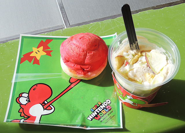 アカこうらのカルツォーネ ~ナポリタン&チーズとあったか~いヨッシーのホリデー・ホットアップルティー/ユニバーサル・スタジオ・ジャパン(大阪府/大阪市)