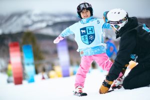 子どものスキーデビューのレッスンも！ 冬の家族旅行におすすめ宿7選【星野リゾート】