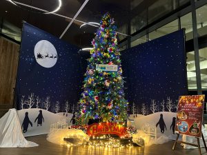 新潟・上越市立水族博物館「うみがたりのクリスマス2023」を開催中!夜間特別開館や冬期限定パフォーマンスも