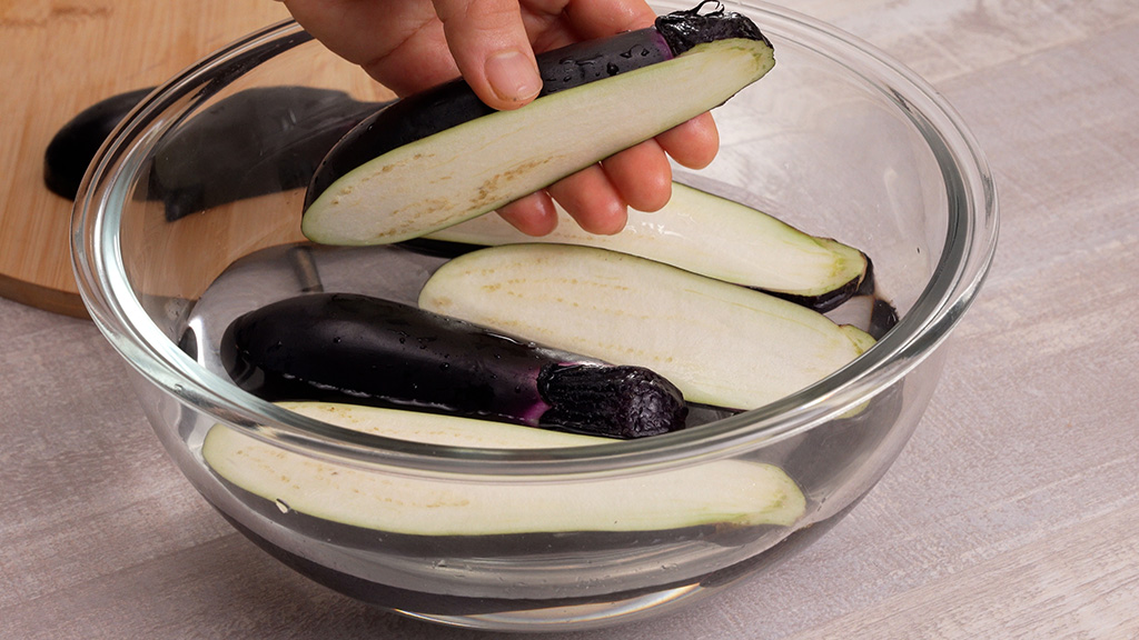 なす肉味噌の作り方①