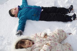 冬の自然遊び！冬休み、三世代で楽しめる冬のネイチャーゲーム　帰省先やスキー場で！