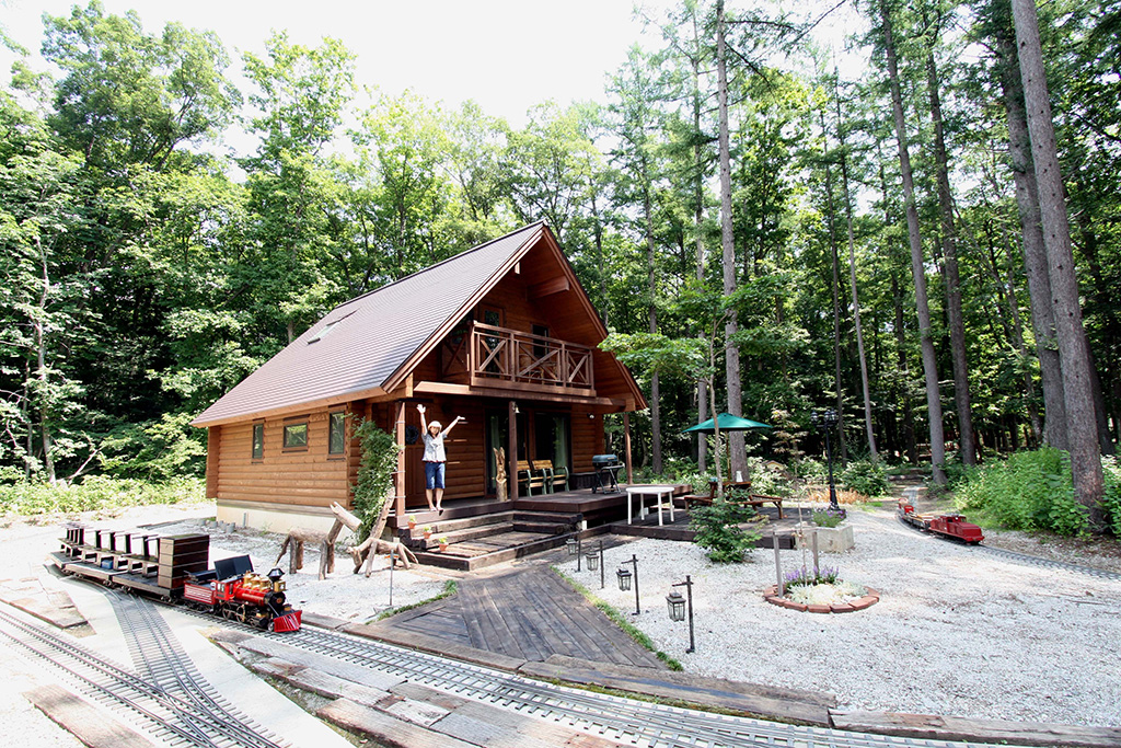 ログコテージとミニSL／白馬ミニトレインパーク（長野県／白馬村）