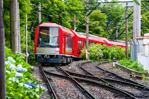 箱根登山鉄道はスイッチバックなど線路も楽しい!急勾配、三線軌条も