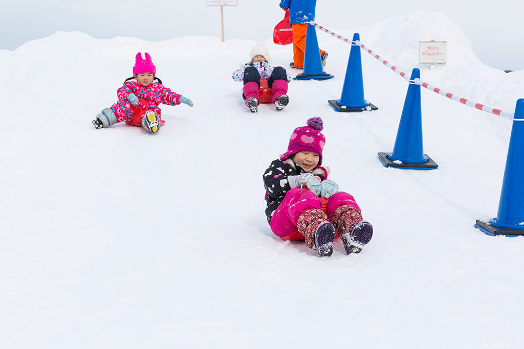 「羊ヶ丘スノーパーク2024」スノースライ/さっぽろ羊ヶ丘展望台(北海道/札幌市)